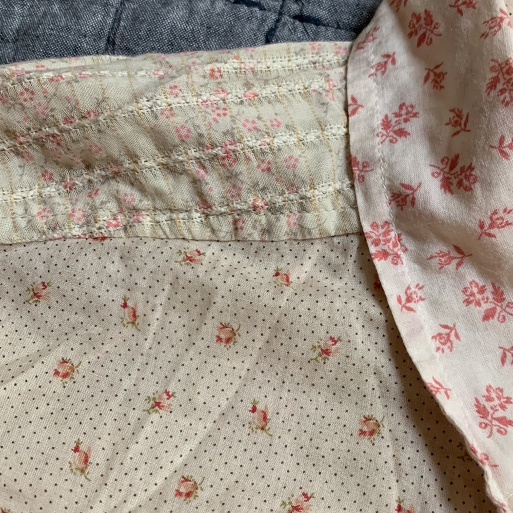 Gap Button Down Shirt Size Large Flowered Design - image 3